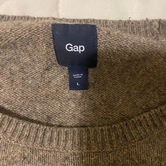 Closet Staple - Gap Sweater - Picture 5 of 5